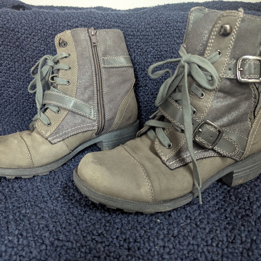 Stylish Gray Women's Boots